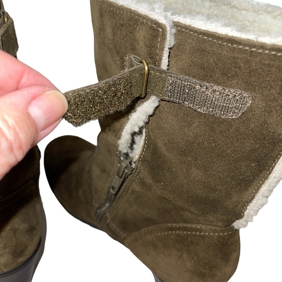 Clarks Bendables Ankle Boots Size 9M Olive Green Leather Faux Sherpa Cuff - Picture 8 of 10